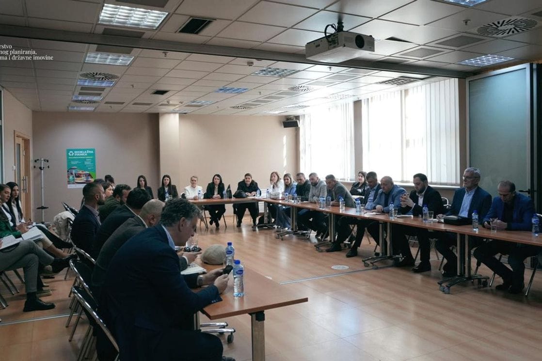 Radunović sa predsjednicima opština: Što prije formirati komisije za legalizaciju, potrebno i hitno osnivanje lokalnih agencija za prostorno planiranje