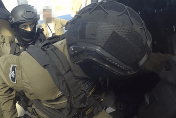 Marjan Vujačić izručen Crnoj Gori, pogledajte sprovođenje u Spuž (VIDEO) Marjan Vujačić izručen Crnoj Gori, pogledajte sprovođenje u Spuž (VIDEO)