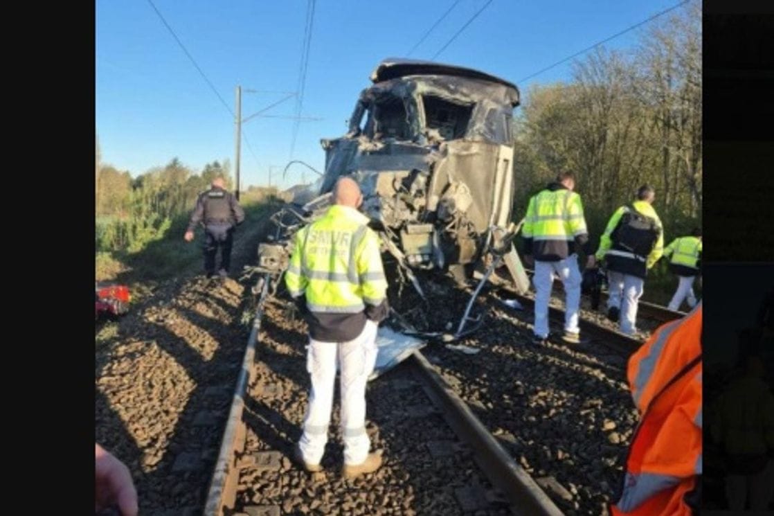 Francuska: Brzi voz se sudario s vojnim kamionom, poginuo mašinovođa, ima povrijeđenih