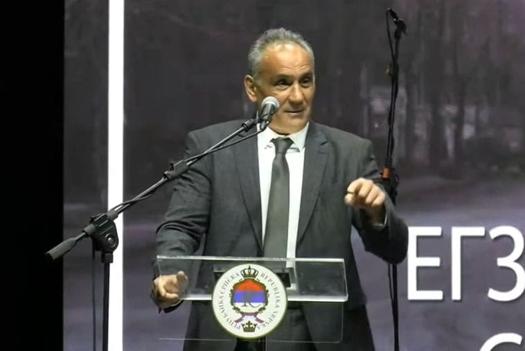 Opet prekrajamo granice? Opet prekrajamo granice?