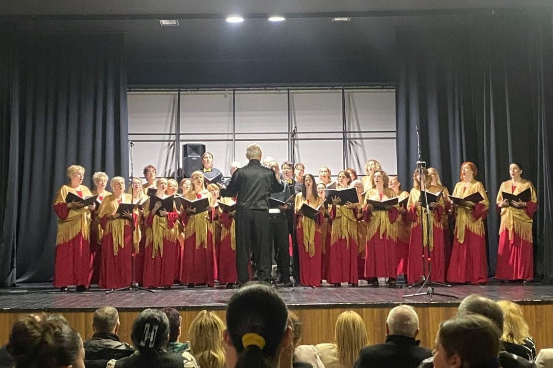 Na donatorskom koncertu KIC pop hora prikupljeno 400 eura; Delija: Nema vaše i naše djece, to su djeca svih nas