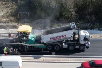 (VIDEO) Bemax objavio najnoviji snimak: Asfaltiranje u punom jeku, bulevar Tivat - Jaz dobija novi izgled (VIDEO) Bemax objavio najnoviji snimak: Asfaltiranje u punom jeku, bulevar Tivat - Jaz dobija novi izgled