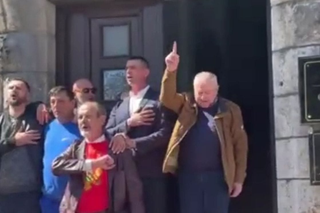 (VIDEO) Cetinjani zapjevali himnu nakon presude