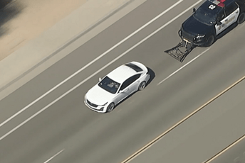 Policijska potjera u SAD-u završila tragično: Vozač se zabio u betonski zid