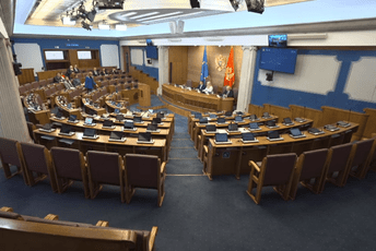 Bez poslanika opozicije: U Skupštini večeras usvojeno više zakonskih akata