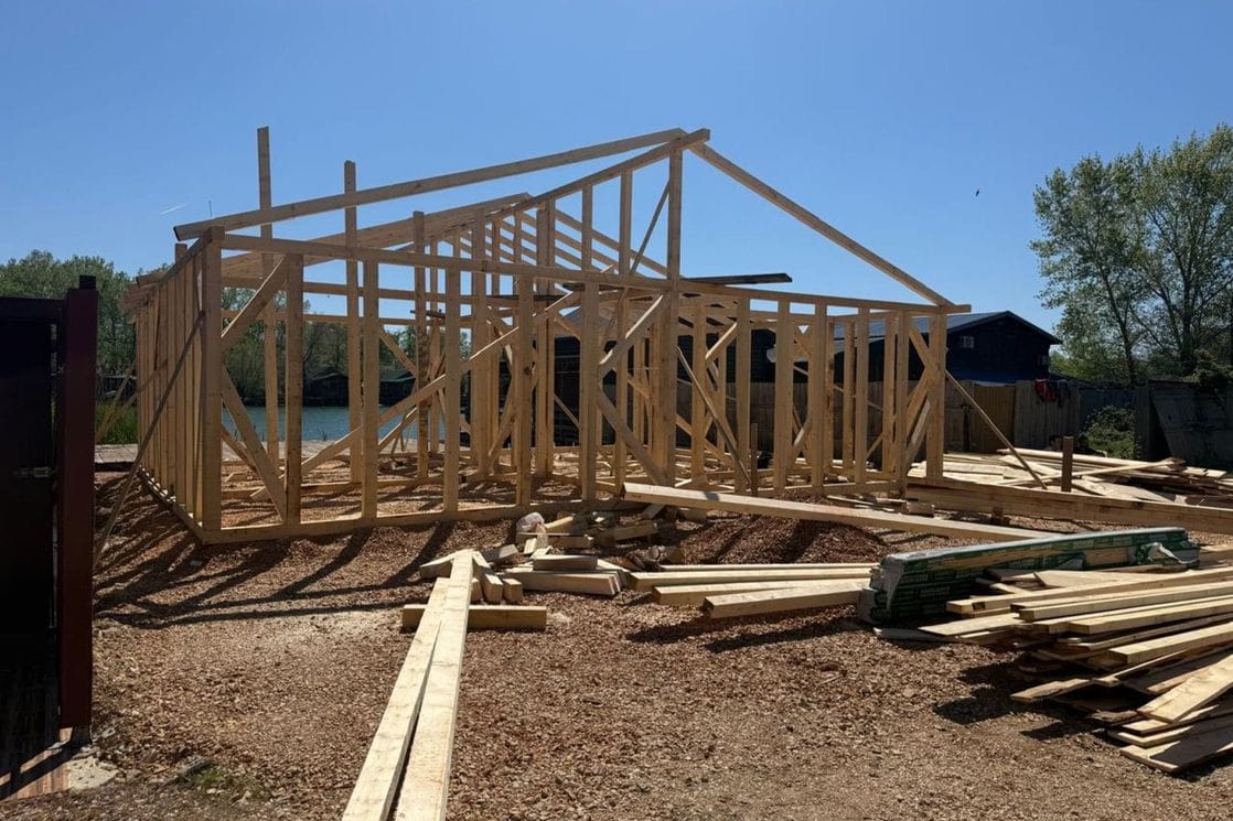 Ulcinj: Nikšićanin osumnjičen da je bez dozvole gradio na državnom zemljištu na Adi Bojani