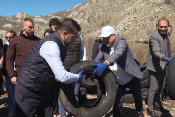 (VIDEO) Milatović i Satler uklanjali otpadne gume odložene u Parku prirode Orjen