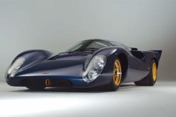 (VIDEO) "Lak kao pero": Ovaj retro V8 superautomobil ima samo 890 kg