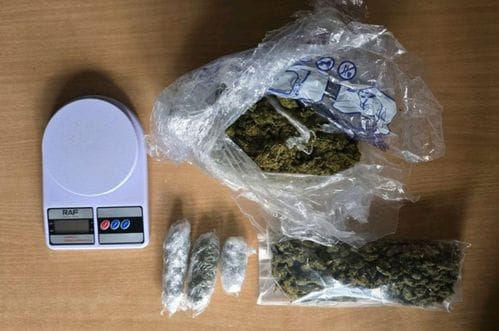 Uhapšen Nikšićanin: U stanu mu nađeno skoro 800 grama marihuane, vaga za precizno mjerenje i pribor za pakovanje