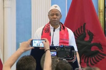 Bivši gradonačelnik Njujorka dobio albansko državljanstvo, sin mu već živio u Tirani