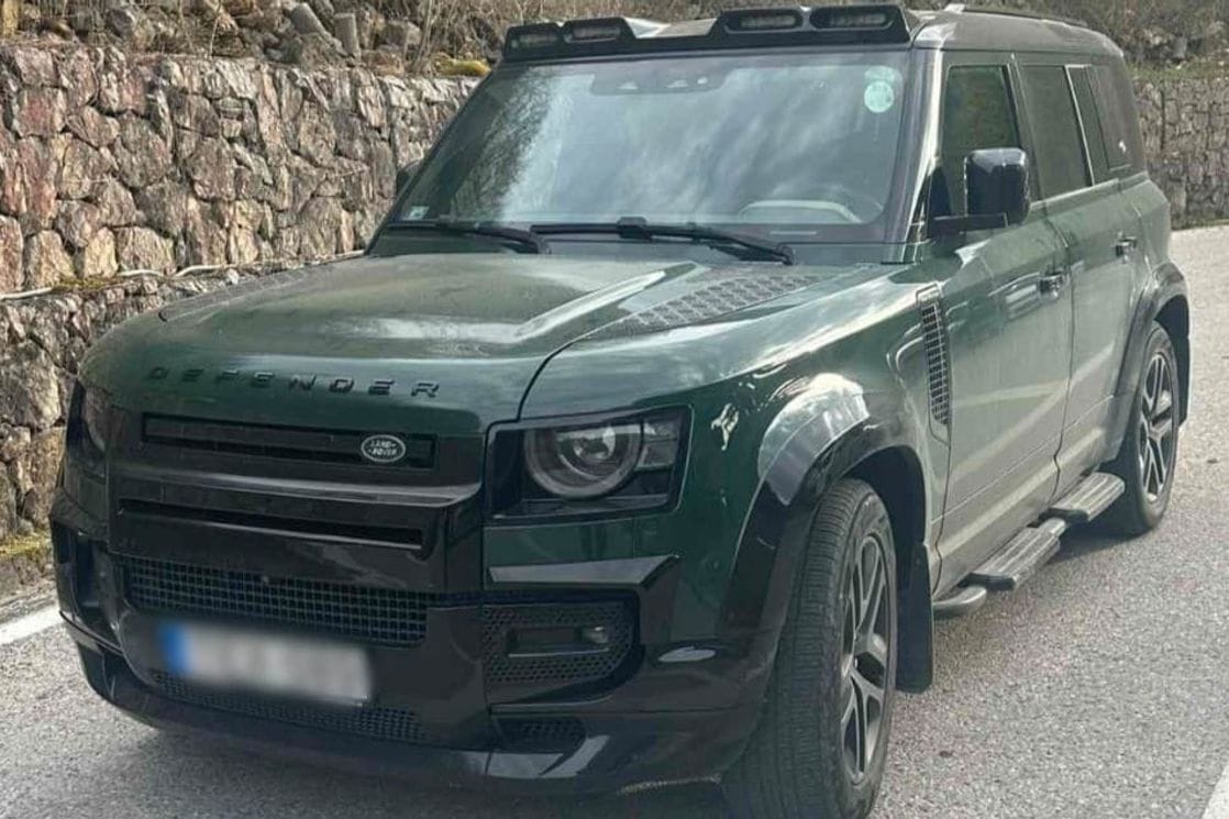 Na graničnim prelazima Kobila i Šćepan Polje oduzeti Mercedes i Land Rover