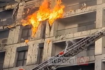 (VIDEO) Veliki požar u Tirani, vatra zahvatila stambeno-poslovni kompleks: Povrijeđeno više osoba (VIDEO) Veliki požar u Tirani, vatra zahvatila stambeno-poslovni kompleks: Povrijeđeno više osoba