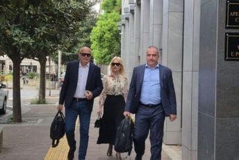 Ljiljana Simović: Suprug me vodio na sastanke zbog prevođenja da bi uštedio državni budžet Ljiljana Simović: Suprug me vodio na sastanke zbog prevođenja da bi uštedio državni budžet