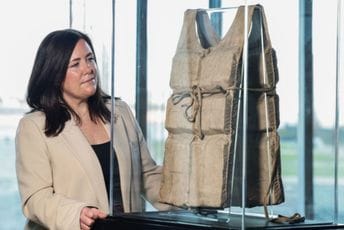 Prsluk putnice koja je preživjela brodolom Titanika mogao bi biti prodat za skoro pola miliona dolara Prsluk putnice koja je preživjela brodolom Titanika mogao bi biti prodat za skoro pola miliona dolara