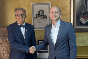 Knežević se sastao sa Rodićem, pozvao ga na otvaranje spomenika Jesenjinu Knežević se sastao sa Rodićem, pozvao ga na otvaranje spomenika Jesenjinu