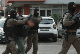 (VIDEO) Pogledajte kako je izgledala velika međunarodna akcija hapšenja jednog od vođa balkanskog kartela (VIDEO) Pogledajte kako je izgledala velika međunarodna akcija hapšenja jednog od vođa balkanskog kartela