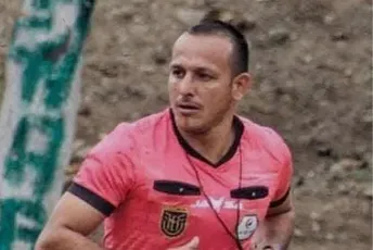 Sudija ubijen usred utakmice u Ekvadoru: Naoružani napadači upali na teren i pucali