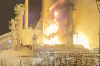 (VIDEO) U australskoj rafineriji izbio požar, ugašena proizvodnja benzina (VIDEO) U australskoj rafineriji izbio požar, ugašena proizvodnja benzina