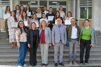 U okviru akreditovanih programa za deficitarne kvalifikacije: Uručena uvjerenja polaznicima obuke za stručnu kvalifikaciju šminker/ka