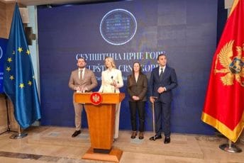 URA predala predloge zakona o izboru odbornika i poslanika: Jedina suštinska izmjena uvođenje otvorenih lista URA predala predloge zakona o izboru odbornika i poslanika: Jedina suštinska izmjena uvođenje otvorenih lista