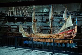 Između ambicije i tranzicije