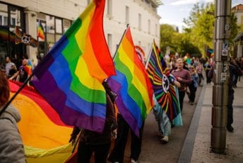 Grupa NVO: “Barjačiće se” sve dok se u javnom prostoru promoviše mržnja