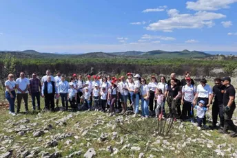 Piperi: Zasađeno više od 60 stabala na opožarenim područjima