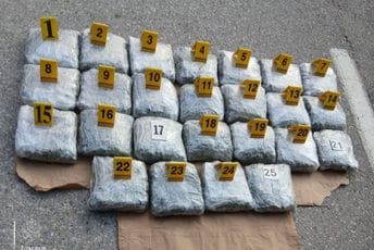 (FOTO) Zećanin uhapšen na granici: 25 kilograma marihuane krio u kolima