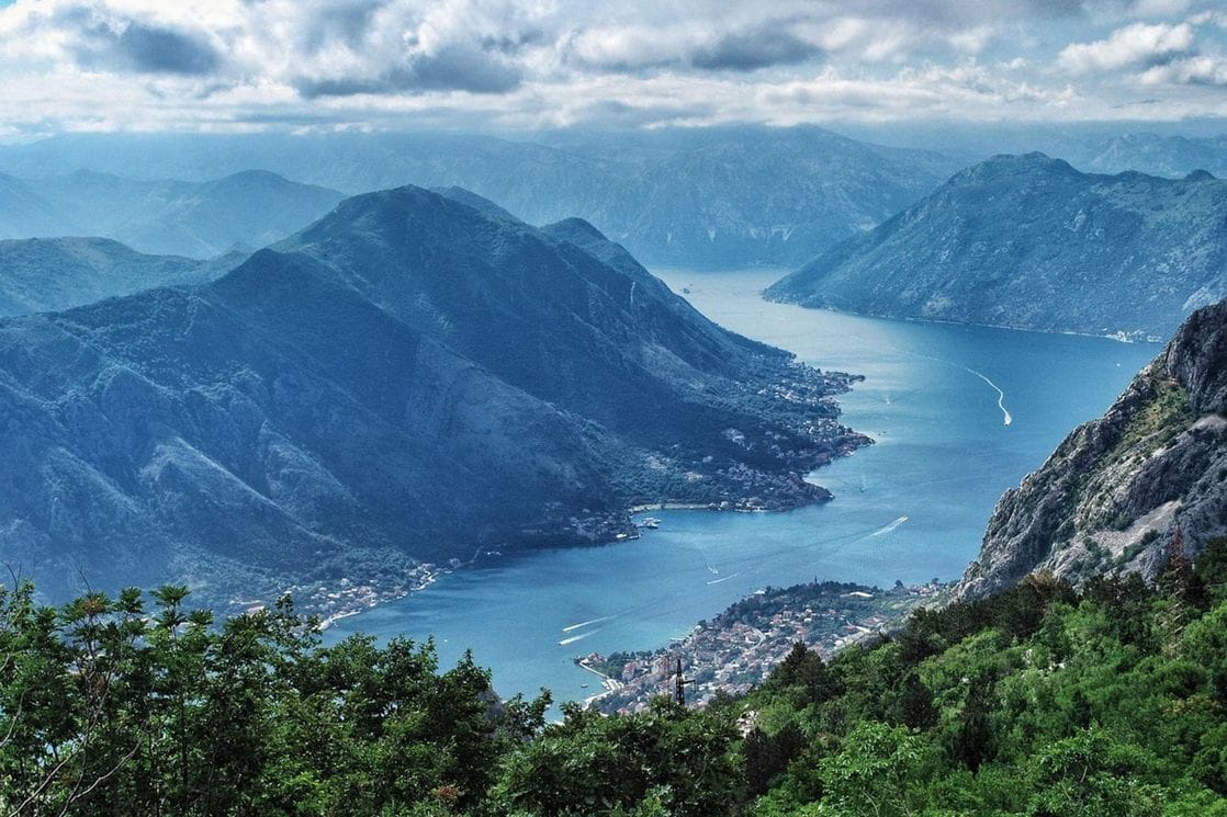 Kotor: Južnoafrikanac napao vlasnika hostela, nije imao 375 eura da plati kaznu