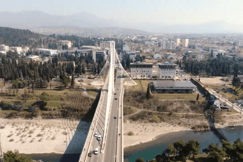 Podgorica: Tinejdžerke osumnjičene da su tukle četrnaestogodišnjakinju i sve snimile