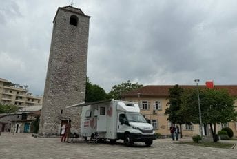 "Jedna dobra odluka - tri nova osmjeha": Transfuziomobil od danas kod Sahat kule u Podgorici
