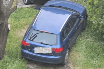 Bahato ponašanje u Baru: Autom probio rampu kod Komunalnog preduzeća (VIDEO)