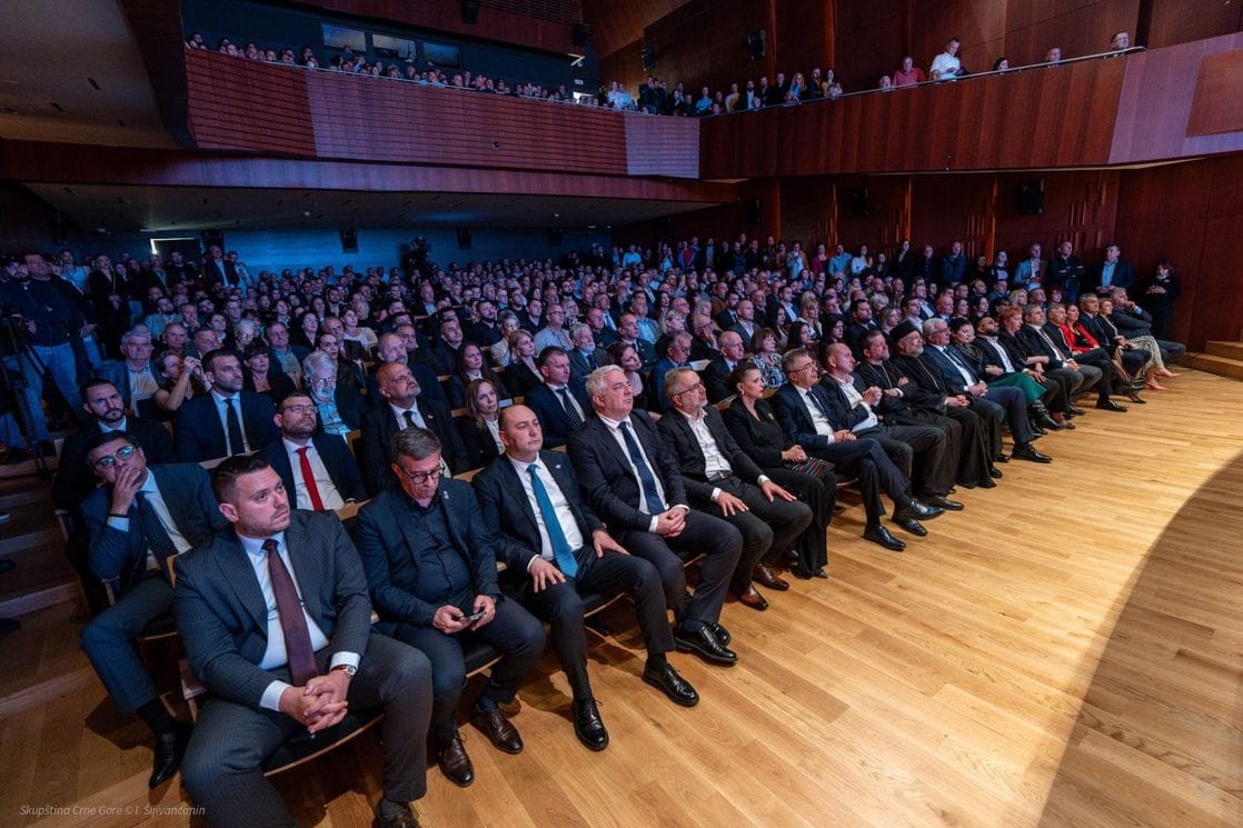 Skupština obilježila Dan sjećanja na žrtve genocida u logorima Jasenovac, Mauthauzen i Dahau (FOTO)