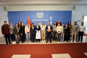 "Ponosni smo na uspjehe koje ostvarujete": Mujović uprličio prijem za košarkašice ŽKK „Budućnost Bemax“