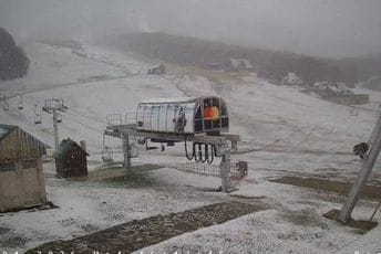 (FOTO) Aprilske pahulje: Pada snijeg na Žabljaku