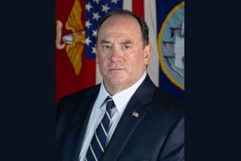 Novi problem u američkoj vojsci: Trampov čelnik mornarice napustio dužnost