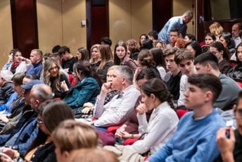 CNP prvi put istovremeno prilagodio predstavu osobama oštećenog vida i sluha; Otašević: Pozorište pokazuje kako kultura može biti dostupna svima