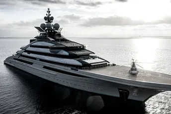 Tankeri ne mogu, superjahta može: Luksuzni brod ruskog oligarha prošao kroz Hormuški moreuz