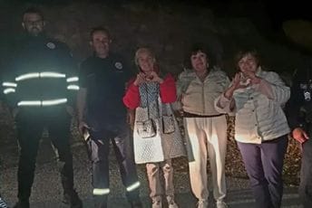 Vatrogasci i policajci satima tragali za ruskim državljankama na Sinjajevini: Pronašli ih iznad Krnje Jele Vatrogasci i policajci satima tragali za ruskim državljankama na Sinjajevini: Pronašli ih iznad Krnje Jele