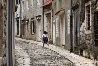 Saobraćaj ugrožava kaldrmu i autentični ambijent Gabele