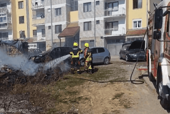 Bijelo Polje: Identifikovan muškarac za kojeg se sumnja da je podmetnuo požar u kojem su uništena četiri vozila