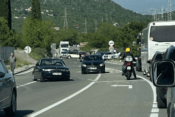Udes na putu Podgorica-Cetinje: Jedna osoba povrijeđena, transportovana u Urgentni
