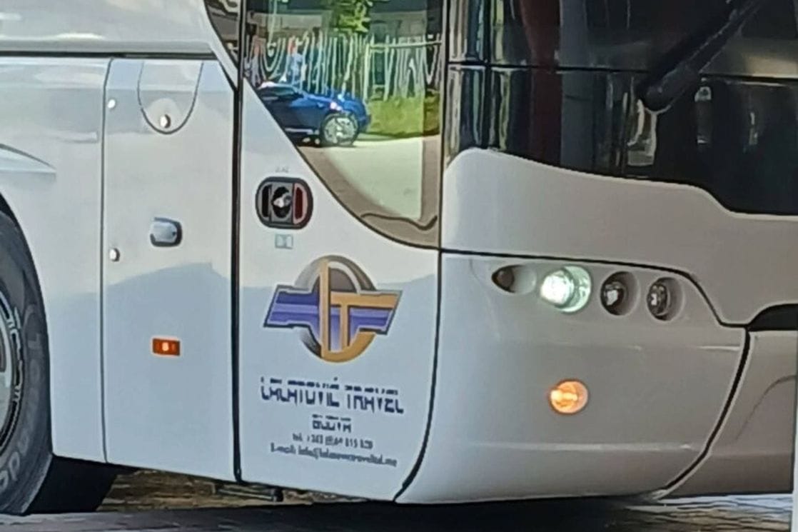 BS tvrdi da je vozač budvanske firme diskriminisao putnicu na vjerskoj osnovi: 