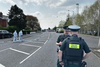 Eksplodiralo auto ispred policijske stanice u Belfastu: Vlasti sumnjaju da je iza svega Nova IRA