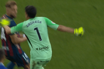 Šokante scene u Španiji: Golman nokautirao protivničkog igrača (VIDEO)