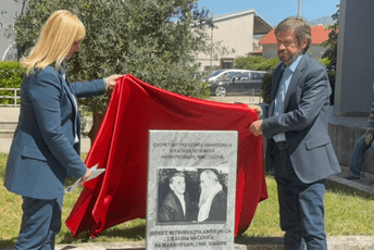 Borovinić-Bojović otkrila spomen-ploču posvećenu "bratskoj slozi pravoslavaca i muslimana"