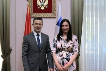 Jakšić-Stojanović: Želimo da unaprijedimo prostor u kojima djeca borave tokom odmora; Mujović: Izgled škola nešto što određuje kvalitet rada administracije