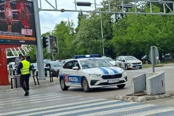 Podgorica: Mladić uhapšen zbog kokaina, stranac predat inspektorima Podgorica: Mladić uhapšen zbog kokaina, stranac predat inspektorima
