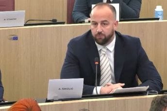 Nikolić: Nećemo više glasati za predloge Vlade dok se ne povuku zakoni o ANB i MUP-u