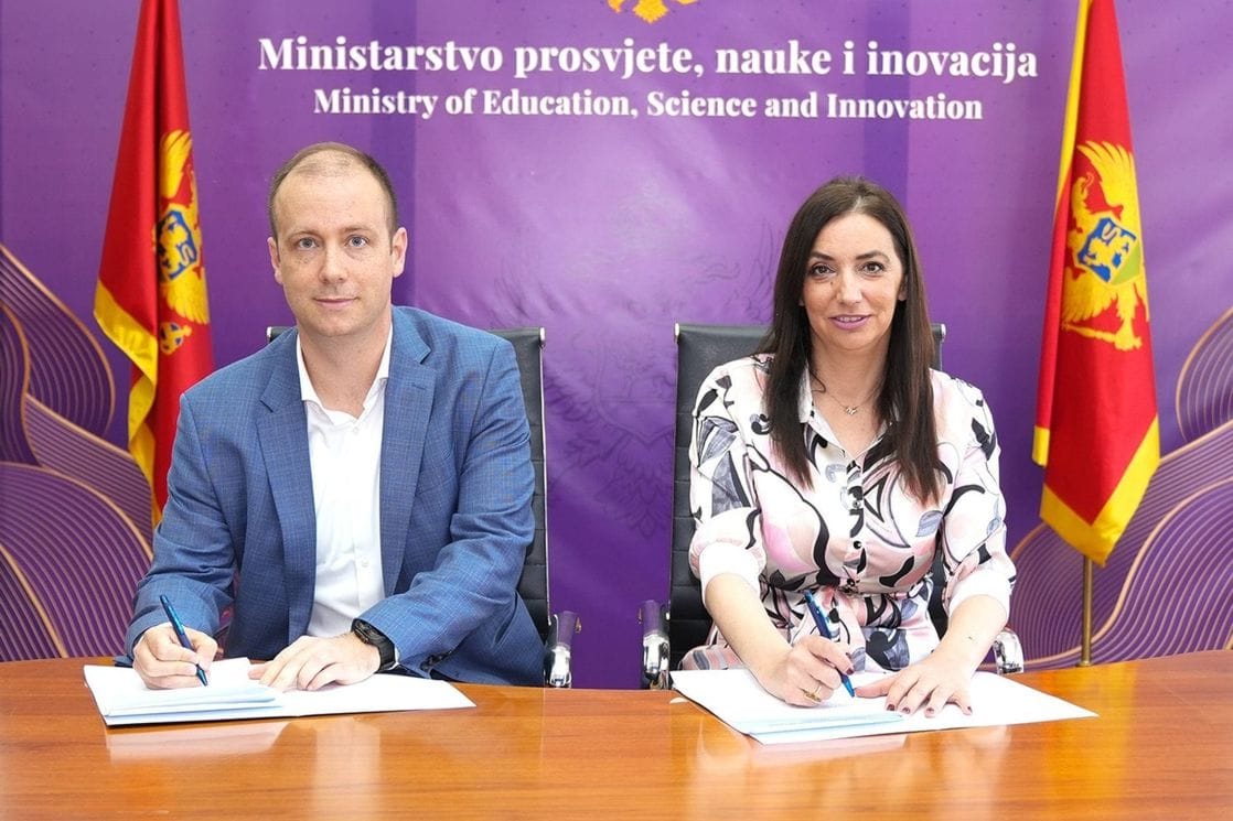 Konzorcijumu KimTech–Gtech 2,39 miliona eura za nabavku računarske opreme za škole